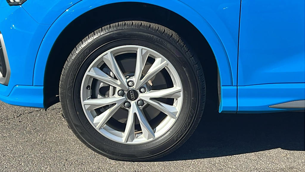 Thumbnail: 2023 Audi Q3 - 8