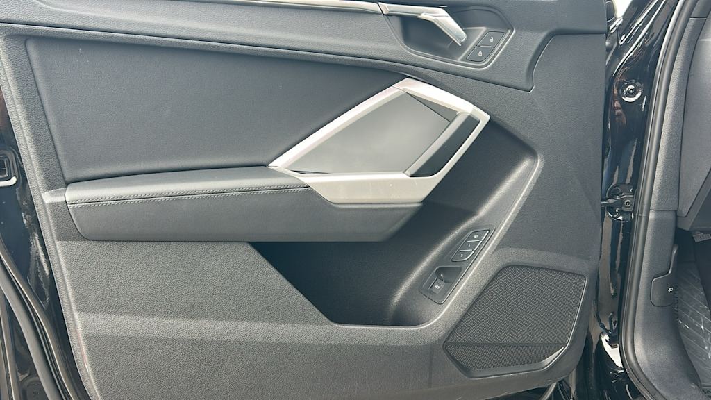 Thumbnail: 2022 Audi Q3 - 29