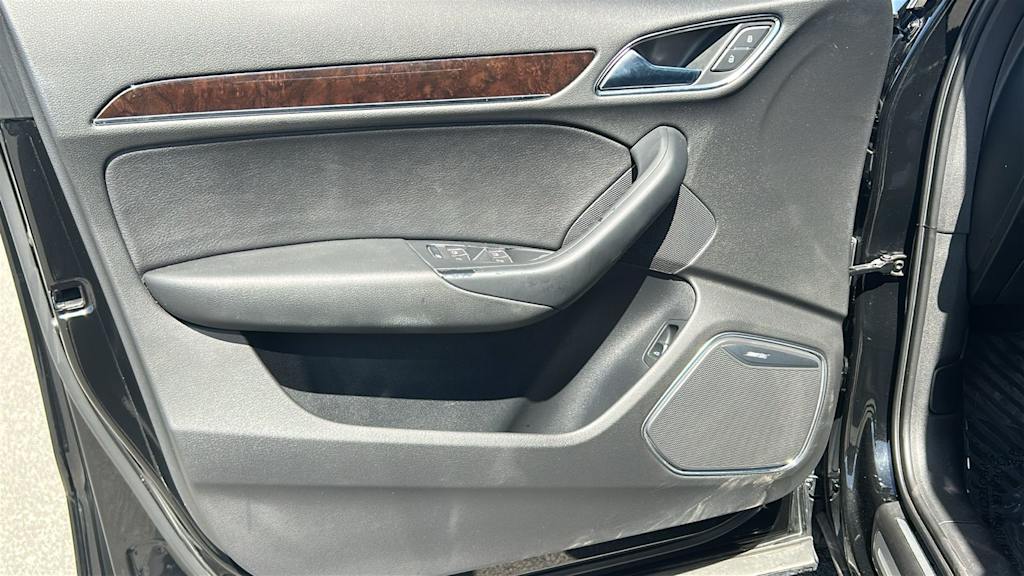 Thumbnail: 2016 Audi Q3 - 29