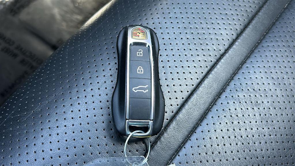 Thumbnail: 2023 Porsche Cayenne - 17