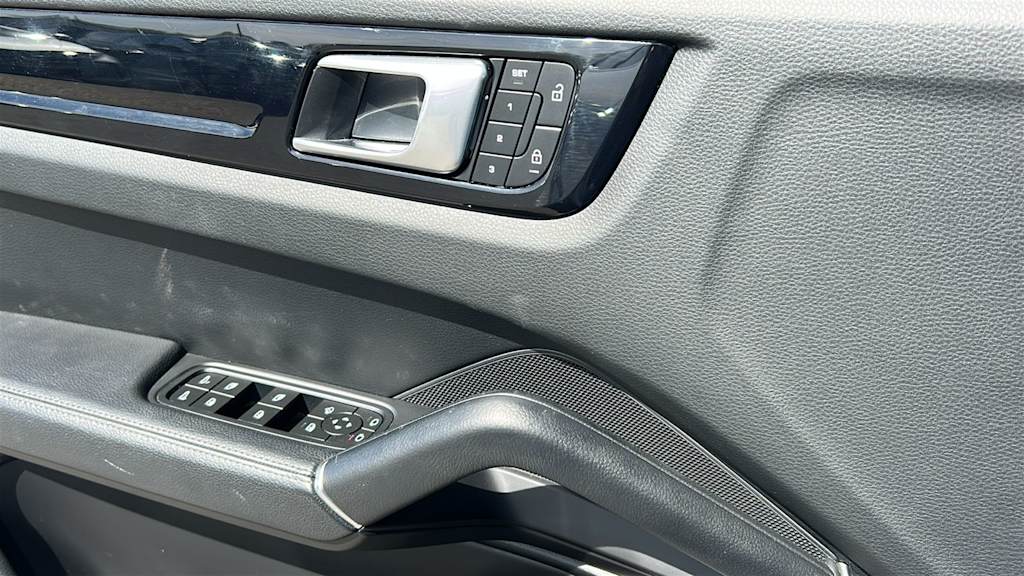 Thumbnail: 2023 Porsche Cayenne - 27