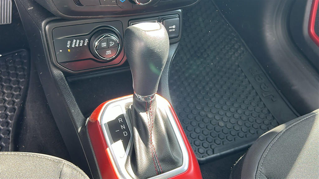 Thumbnail: 2018 Jeep Renegade - 10