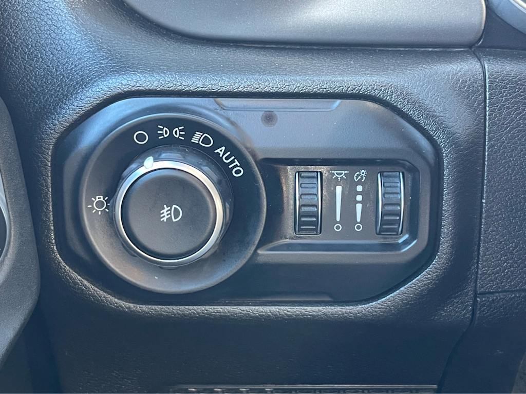 Thumbnail: 2018 Jeep Wrangler - 22