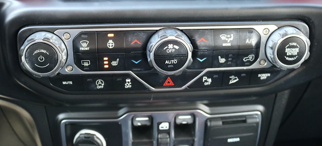 Thumbnail: 2021 Jeep Wrangler - 21