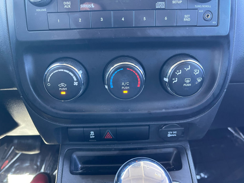 Thumbnail: 2014 Jeep Patriot - 15