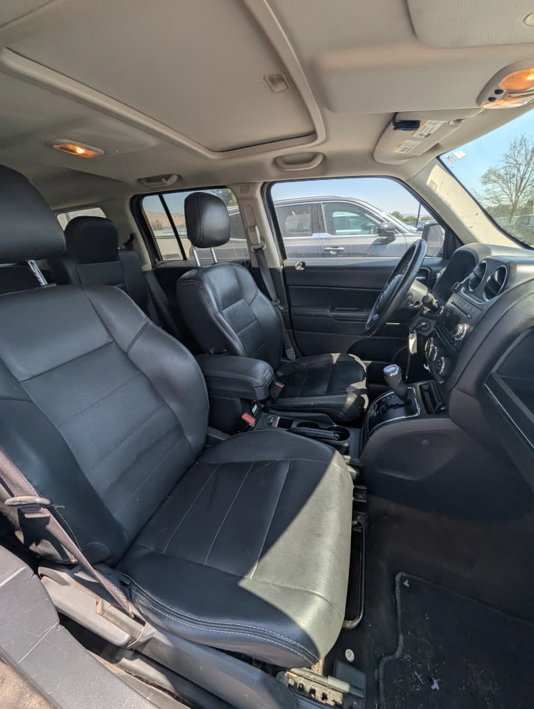 Thumbnail: 2015 Jeep Patriot - 30