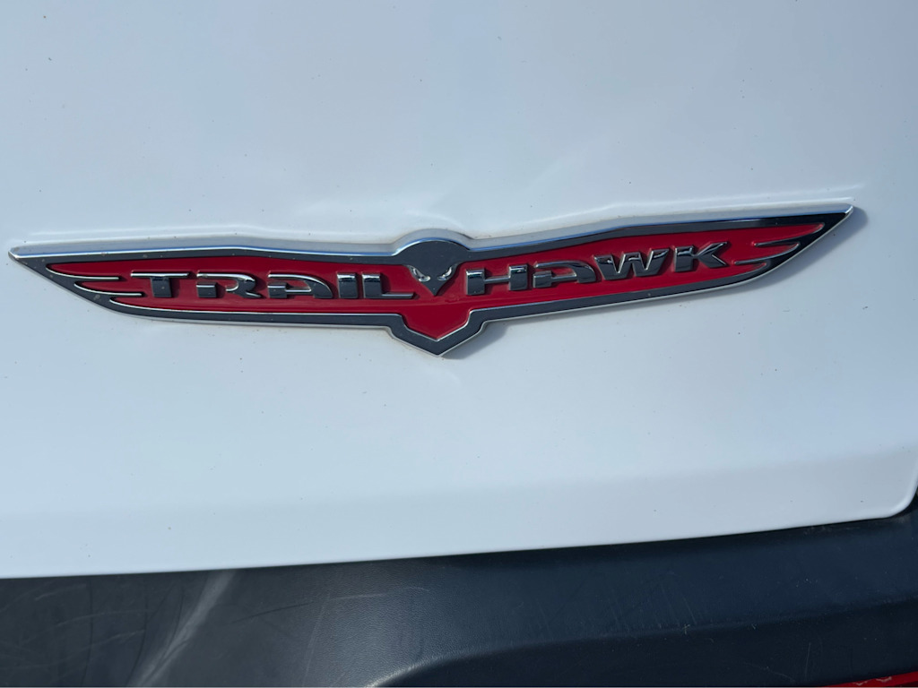 Thumbnail: 2018 Jeep Cherokee - 6