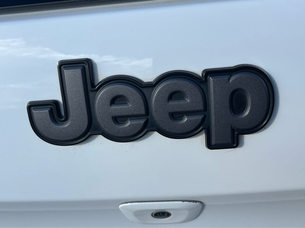 Thumbnail: 2018 Jeep Cherokee - 18