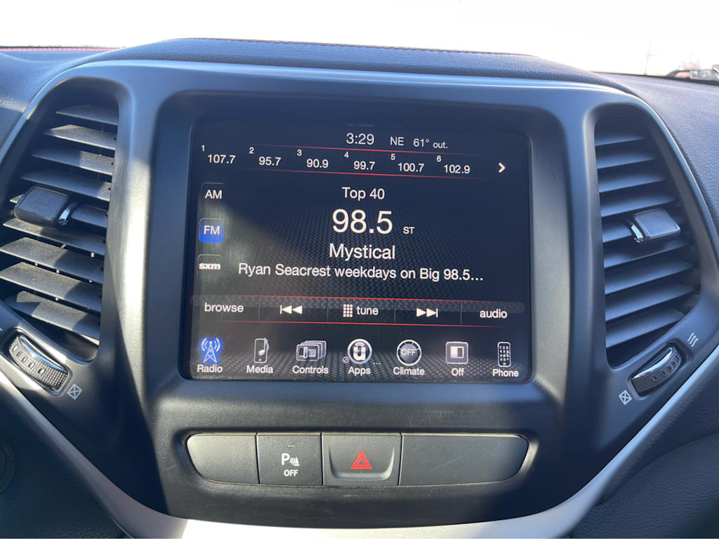 Thumbnail: 2018 Jeep Cherokee - 12