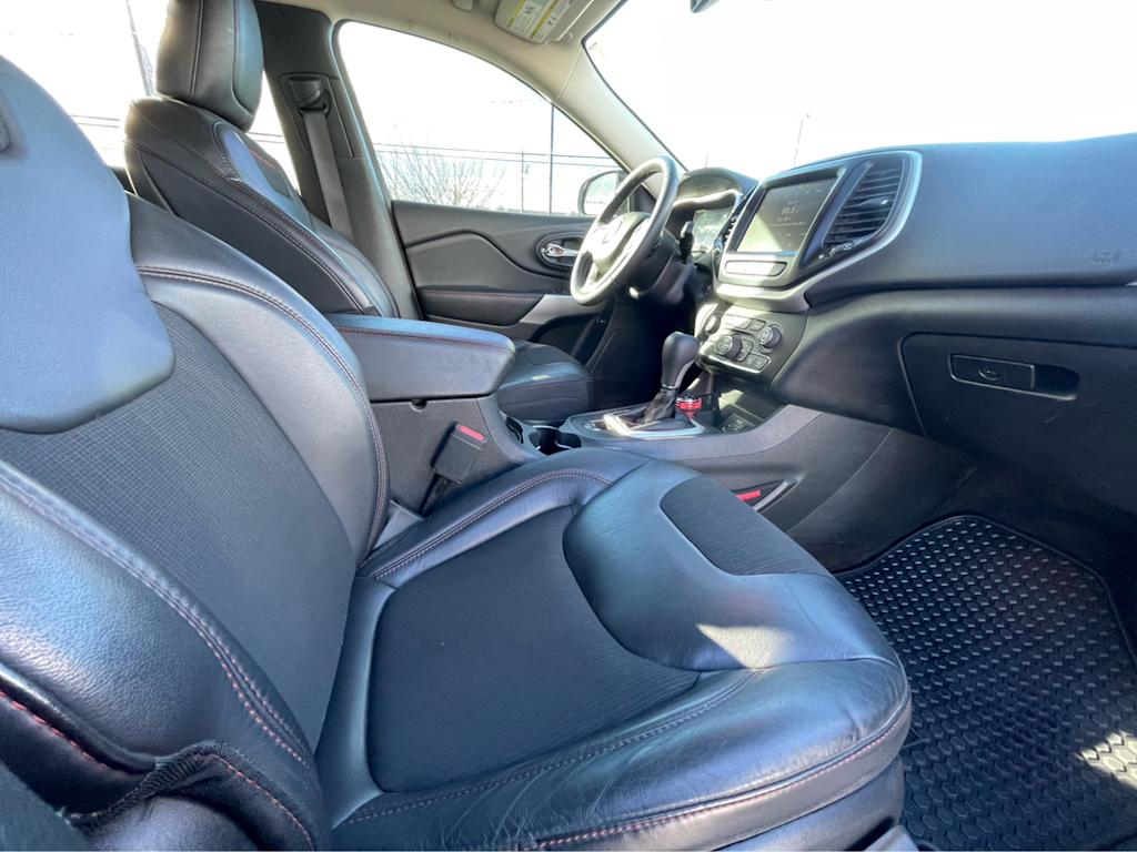 Thumbnail: 2018 Jeep Cherokee - 10