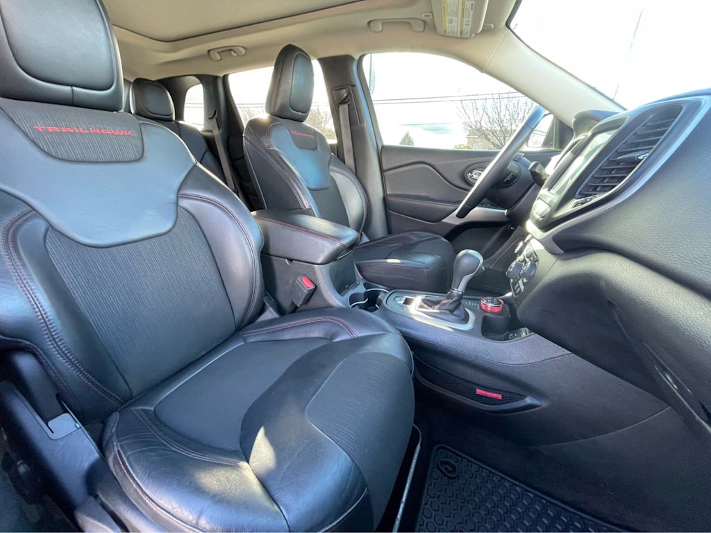 Thumbnail: 2018 Jeep Cherokee - 24