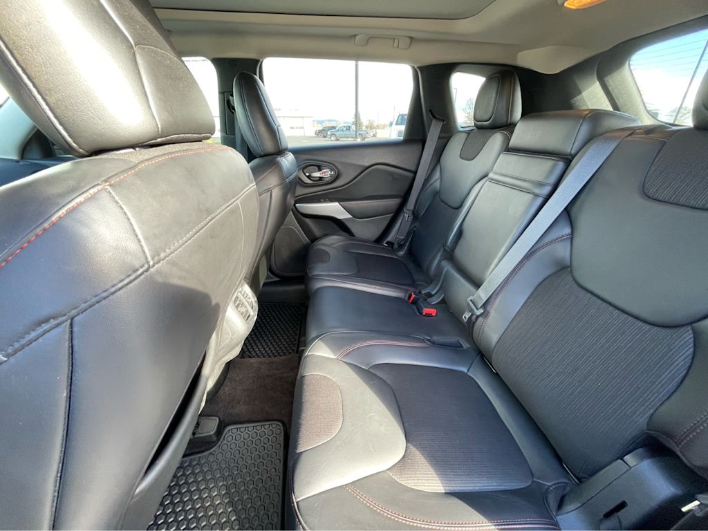 Thumbnail: 2018 Jeep Cherokee - 26