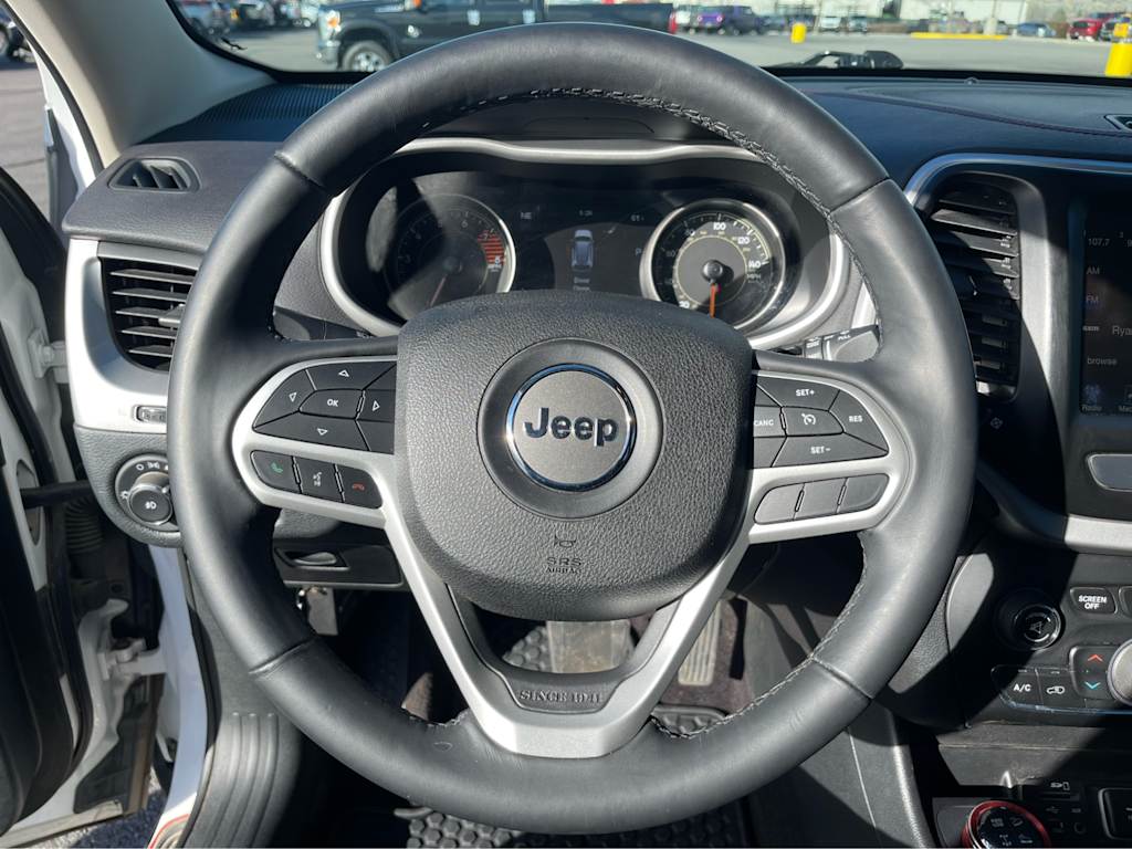 Thumbnail: 2018 Jeep Cherokee - 8