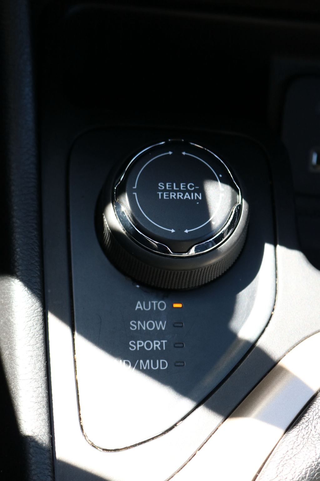 Thumbnail: 2015 Jeep Cherokee - 25
