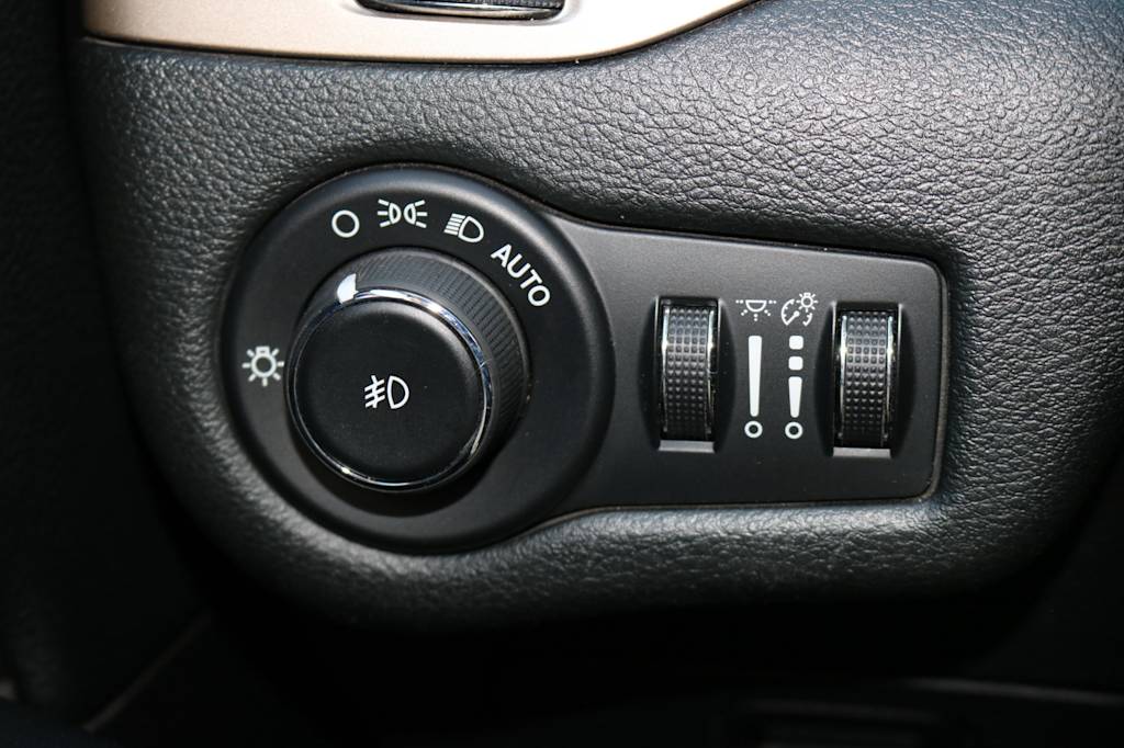 Thumbnail: 2015 Jeep Cherokee - 27