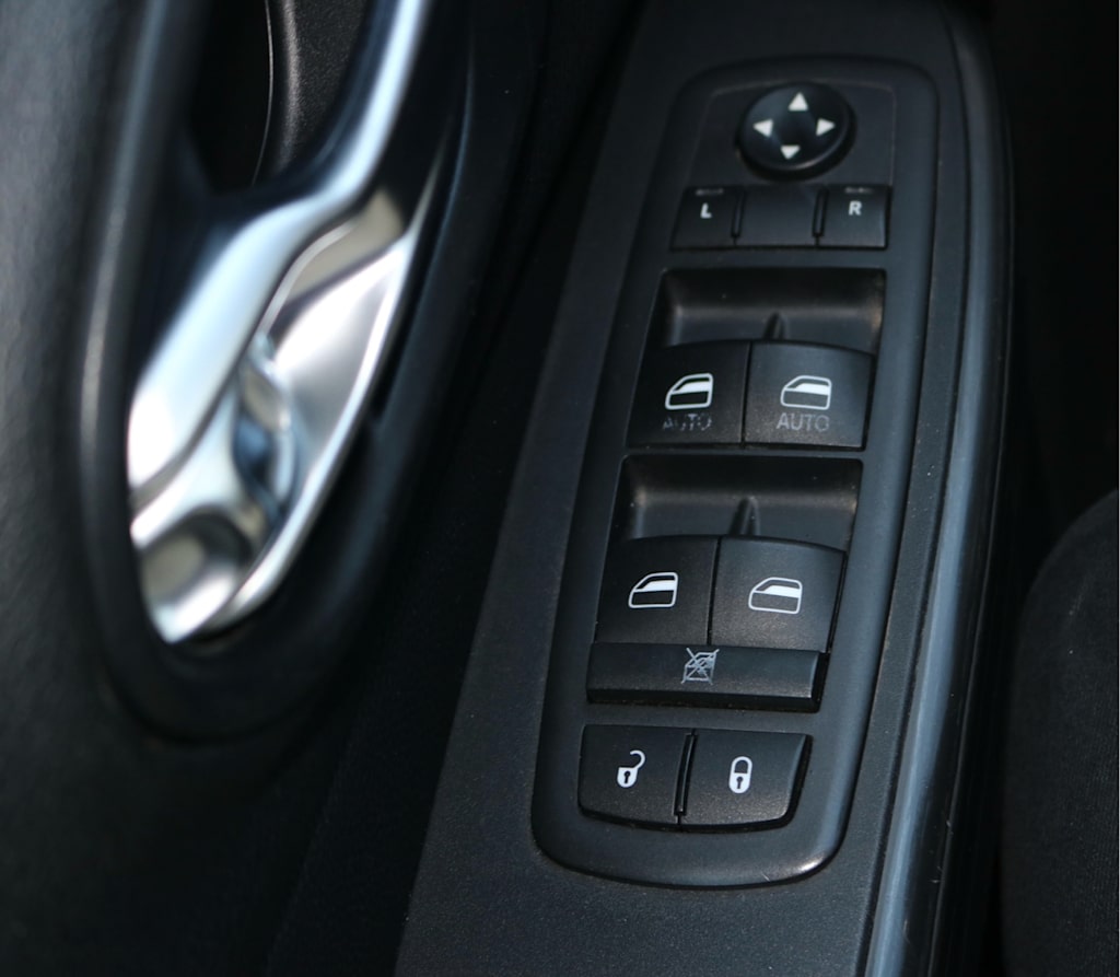 Thumbnail: 2015 Jeep Cherokee - 26