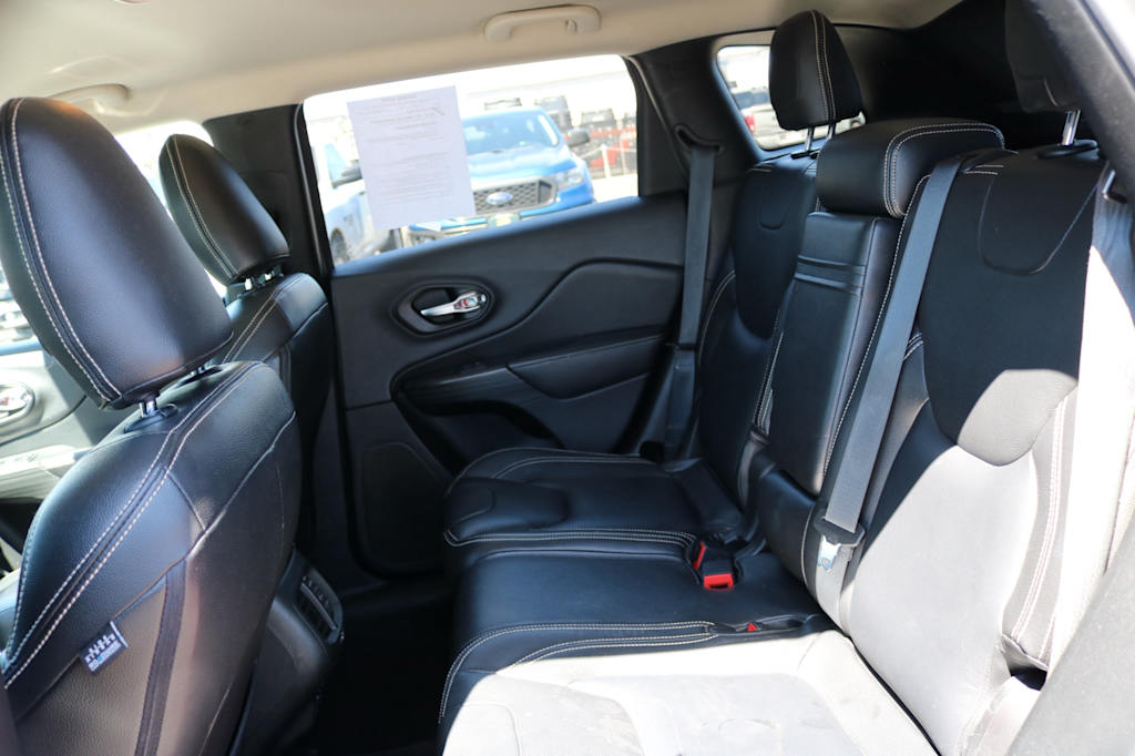 Thumbnail: 2015 Jeep Cherokee - 28