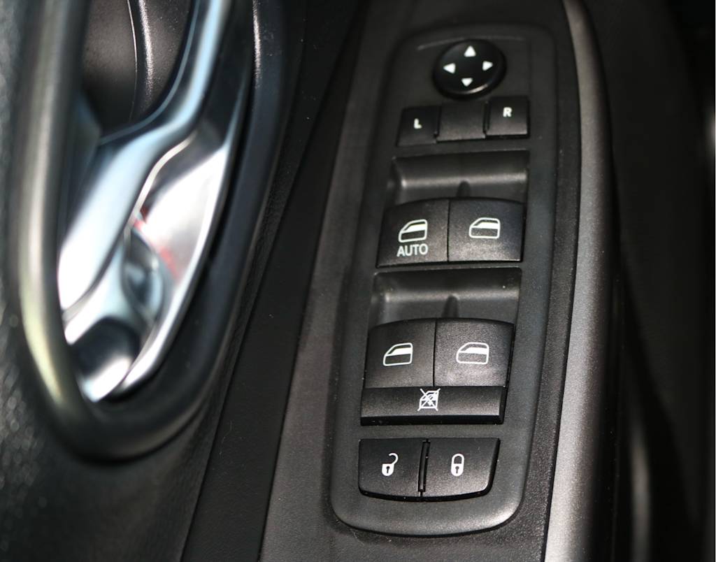Thumbnail: 2020 Jeep Cherokee - 26