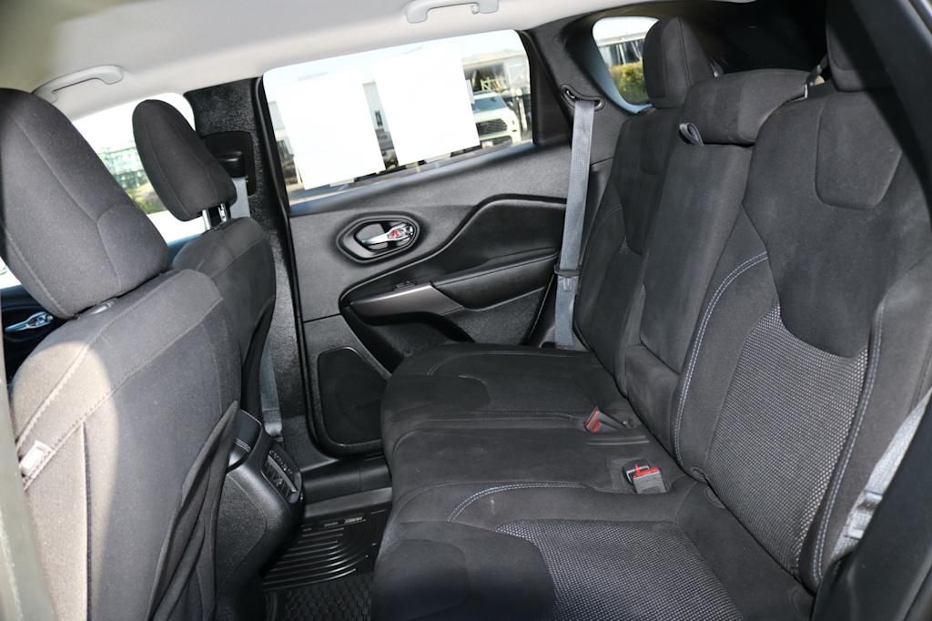 Thumbnail: 2020 Jeep Cherokee - 28