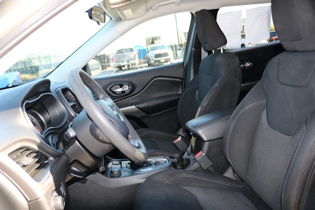 Thumbnail: 2020 Jeep Cherokee - 9