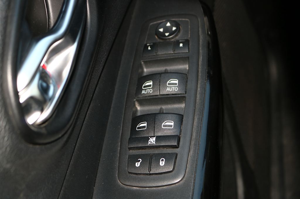Thumbnail: 2021 Jeep Cherokee - 25