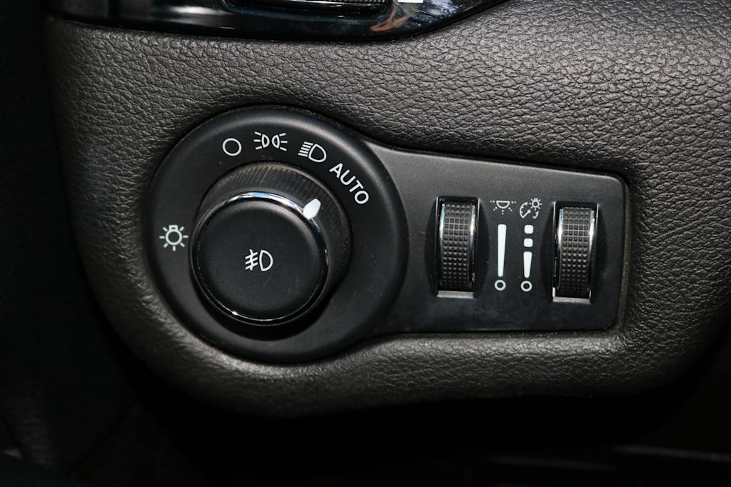 Thumbnail: 2021 Jeep Cherokee - 24