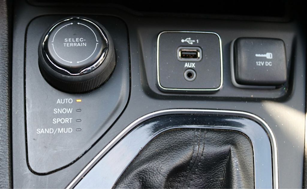 Thumbnail: 2021 Jeep Cherokee - 23