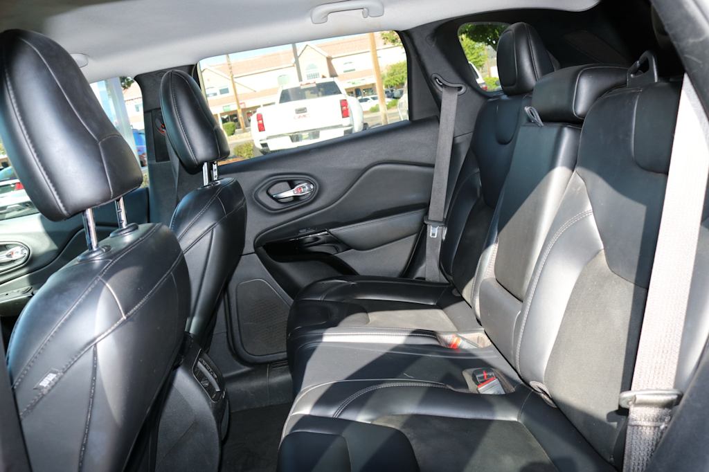 Thumbnail: 2021 Jeep Cherokee - 27