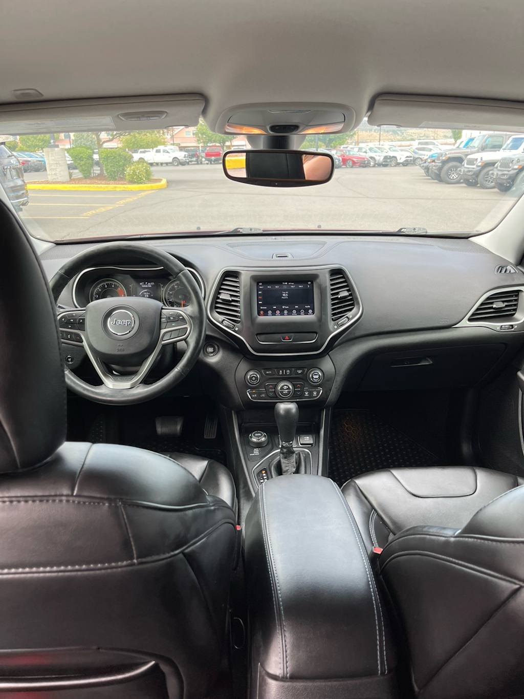 Thumbnail: 2019 Jeep Cherokee - 8