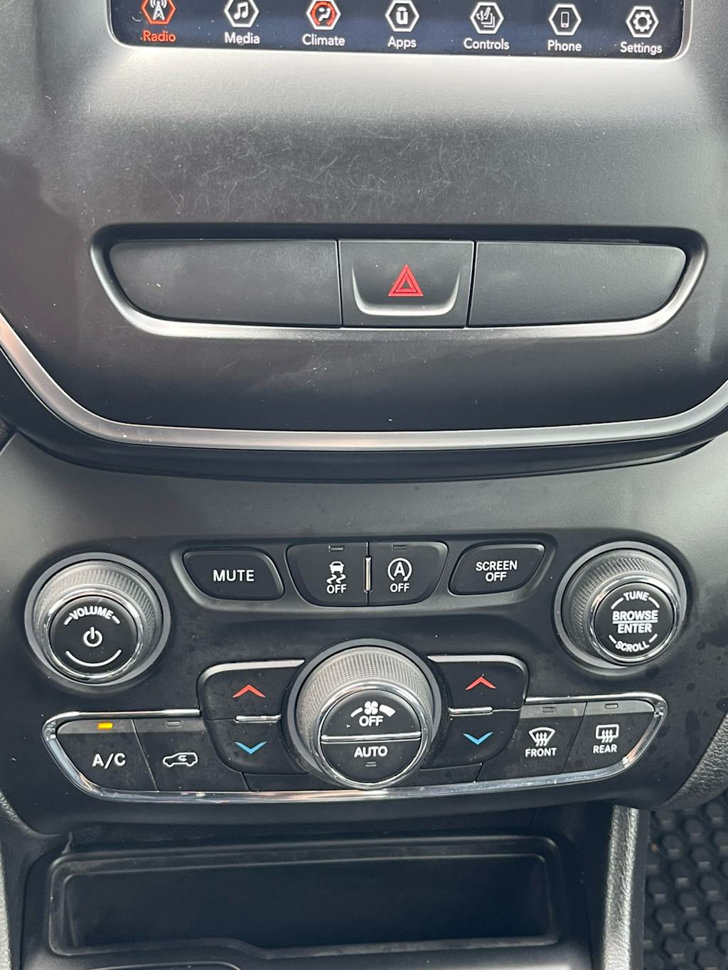 Thumbnail: 2019 Jeep Cherokee - 21