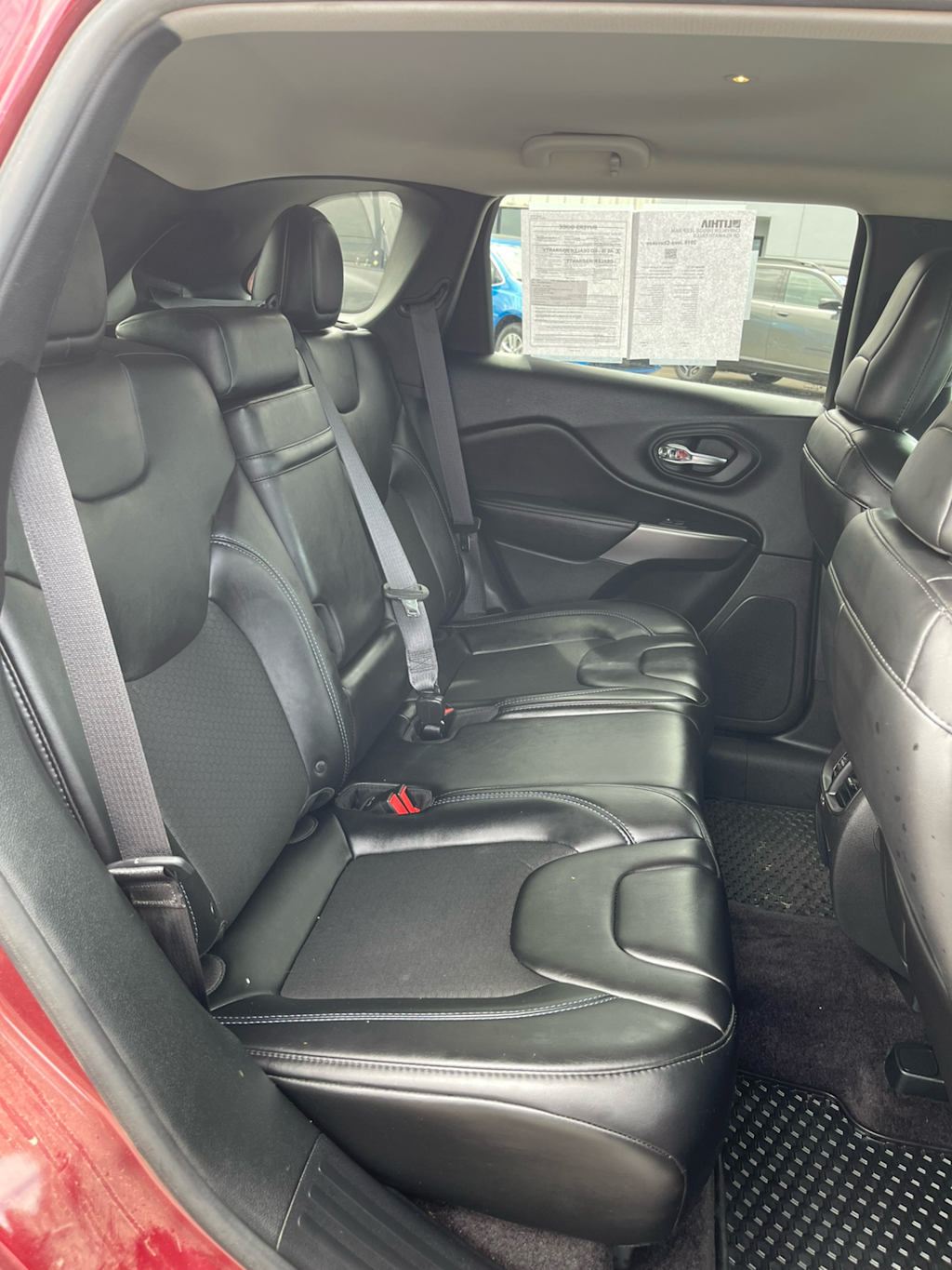 Thumbnail: 2019 Jeep Cherokee - 11