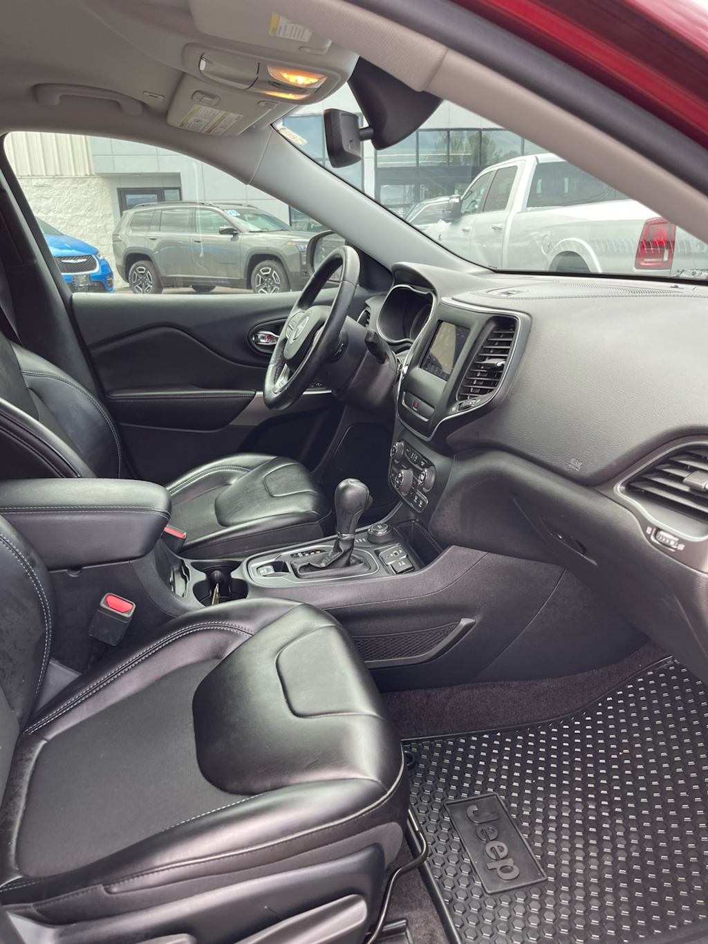 Thumbnail: 2019 Jeep Cherokee - 9