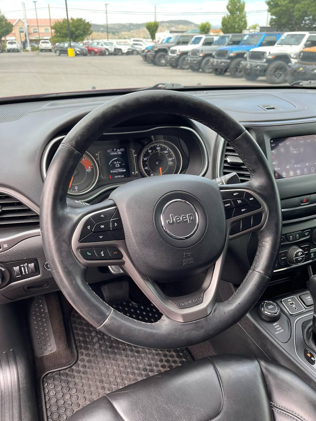 Thumbnail: 2019 Jeep Cherokee - 12