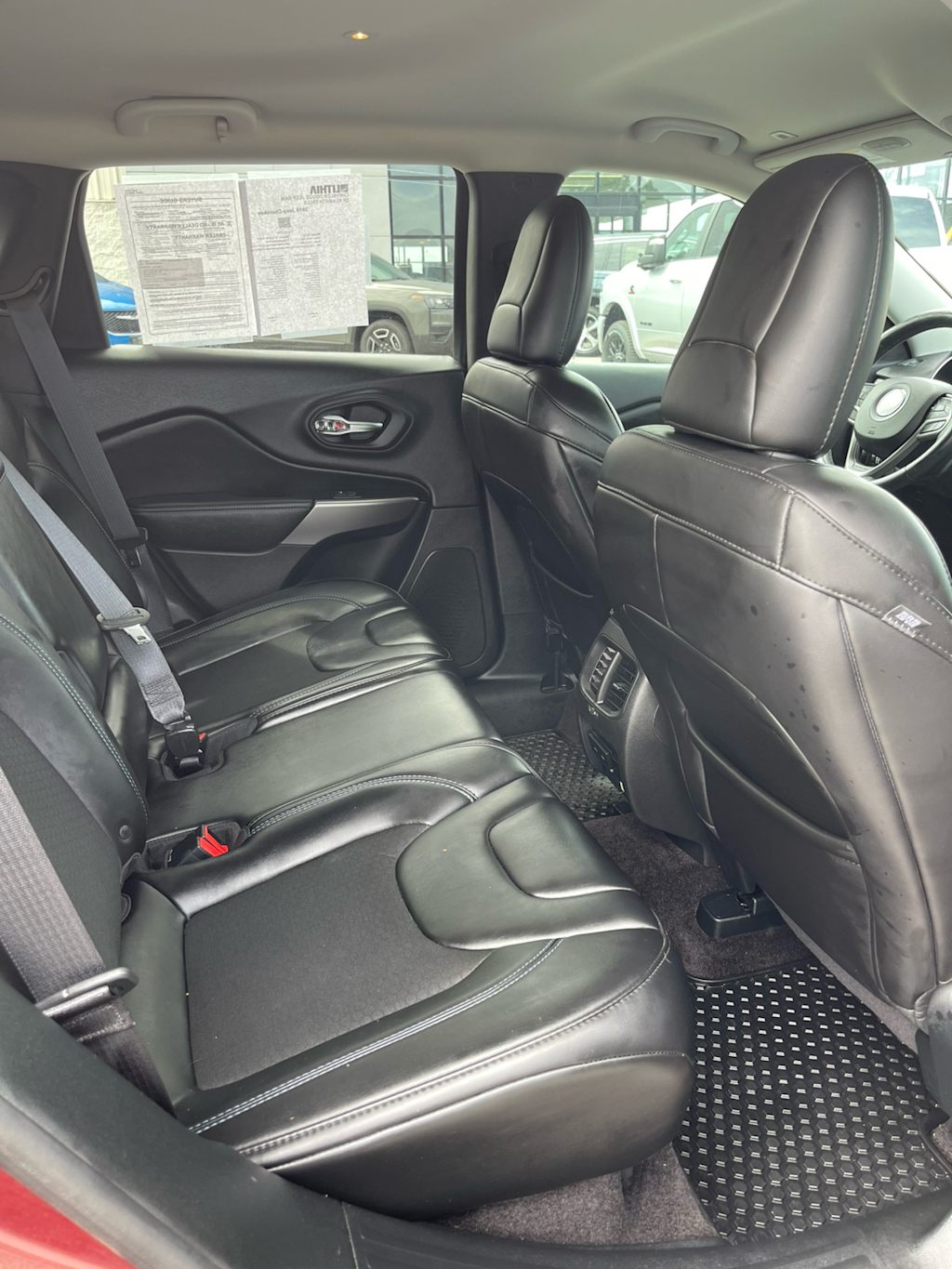 Thumbnail: 2019 Jeep Cherokee - 26