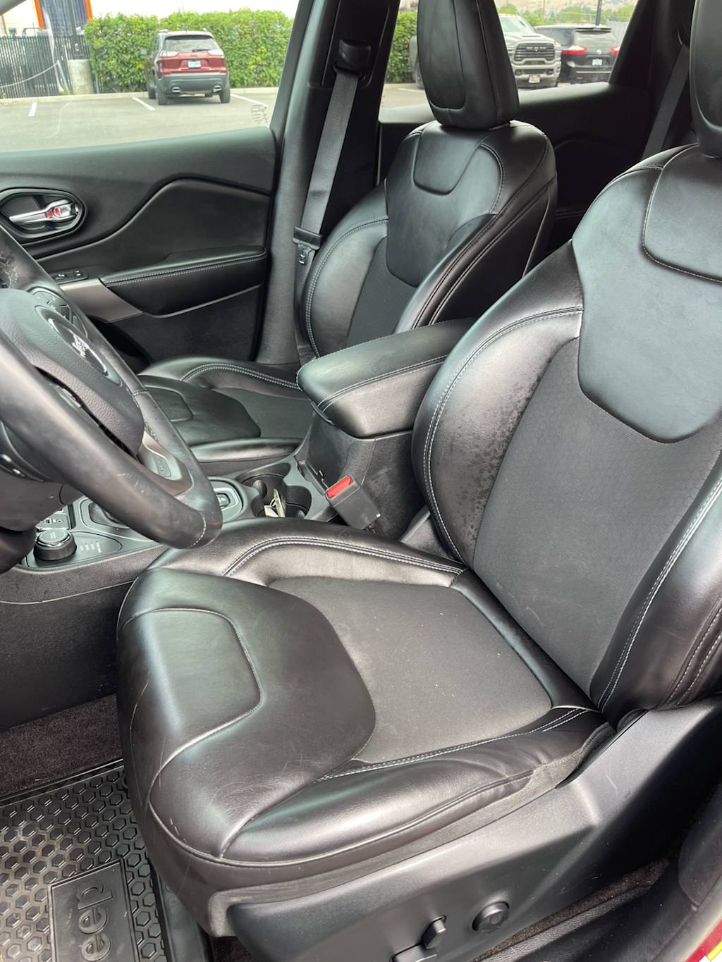 Thumbnail: 2019 Jeep Cherokee - 29