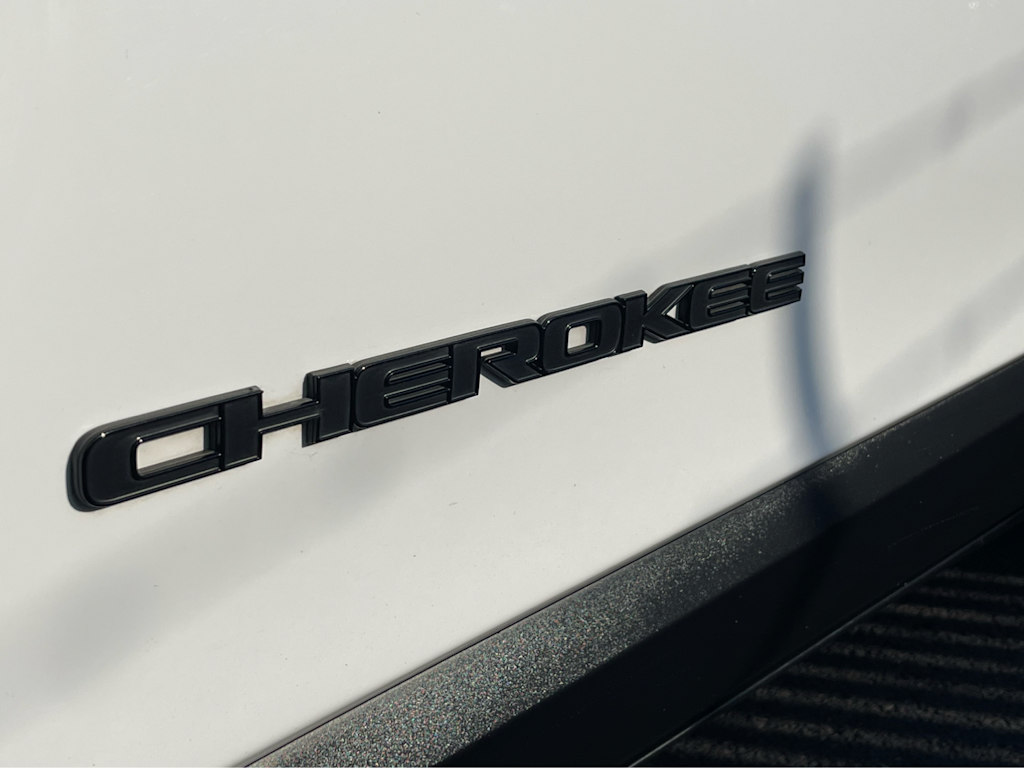 Thumbnail: 2023 Jeep Cherokee - 21