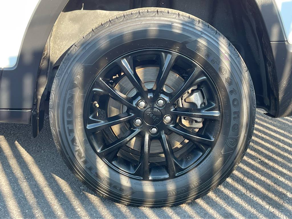 Thumbnail: 2023 Jeep Cherokee - 7