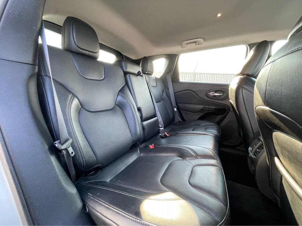 Thumbnail: 2023 Jeep Cherokee - 28