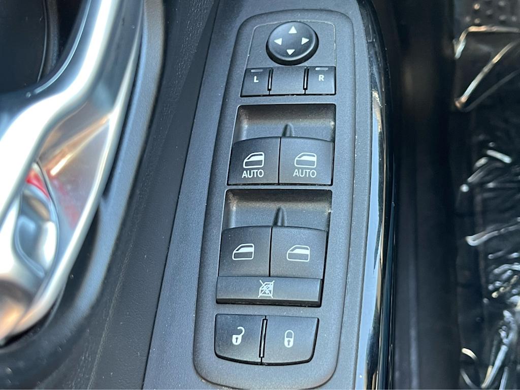 Thumbnail: 2023 Jeep Cherokee - 25