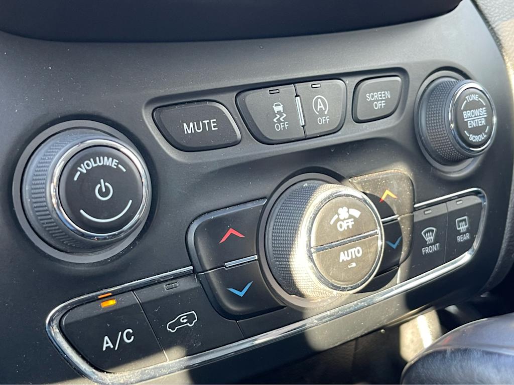 Thumbnail: 2023 Jeep Cherokee - 23