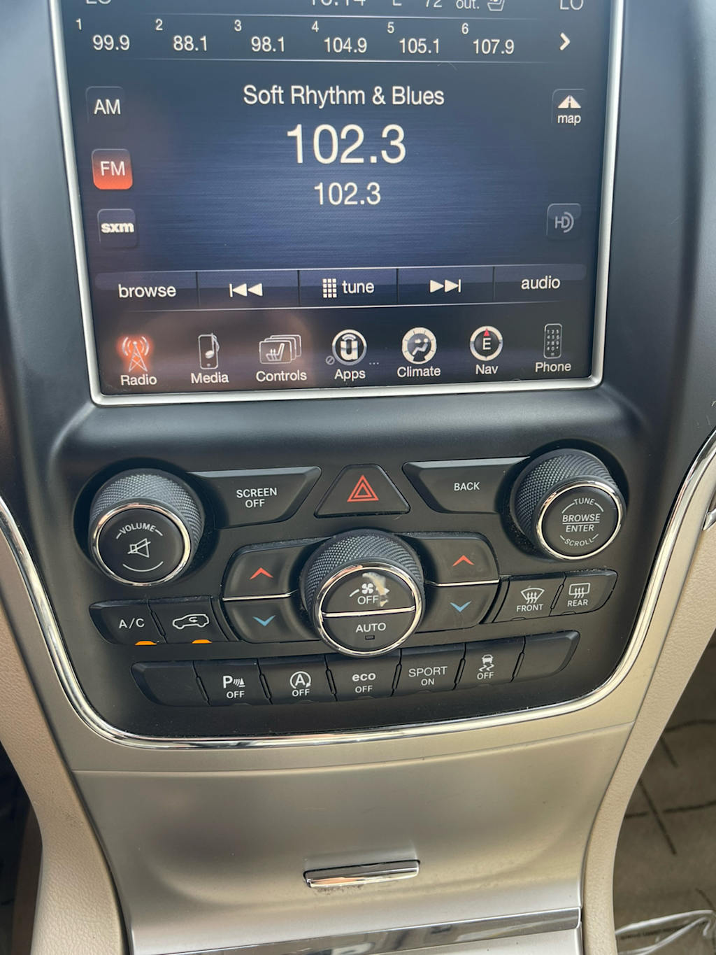Thumbnail: 2016 Jeep Grand Cherokee - 22