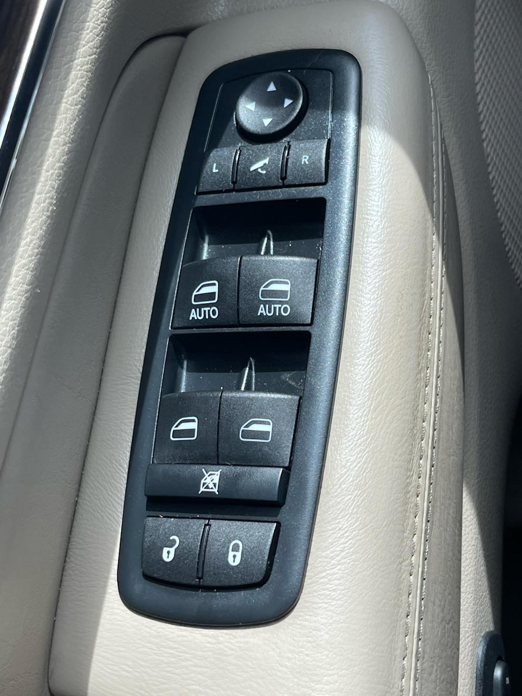 Thumbnail: 2016 Jeep Grand Cherokee - 25