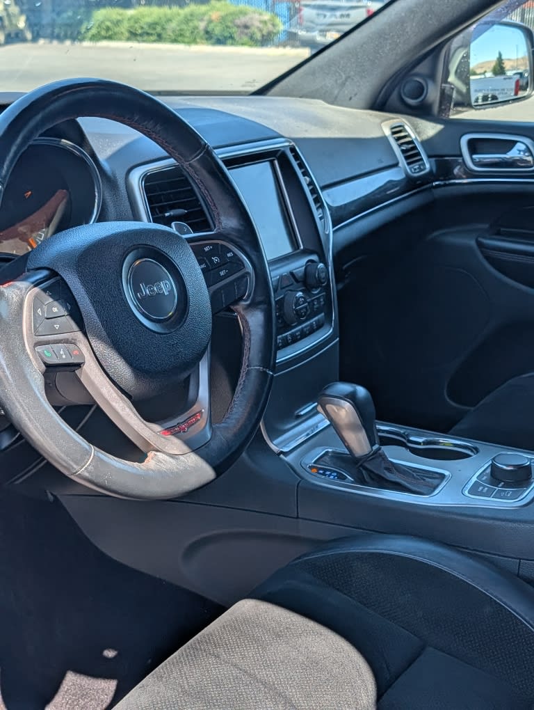 Thumbnail: 2017 Jeep Grand Cherokee - 2