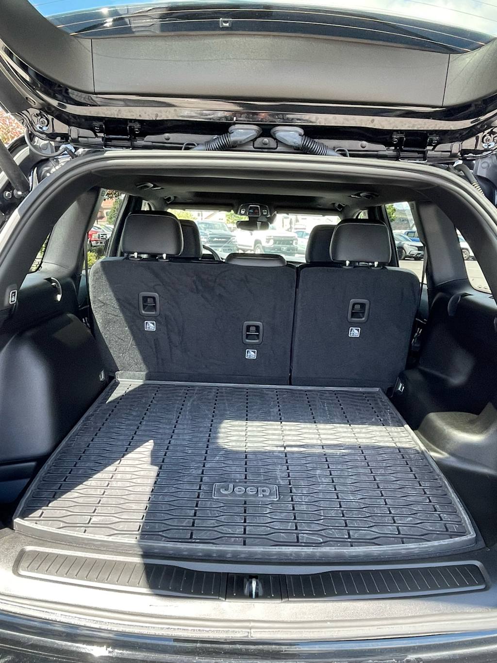 Thumbnail: 2023 Jeep Grand Cherokee - 8