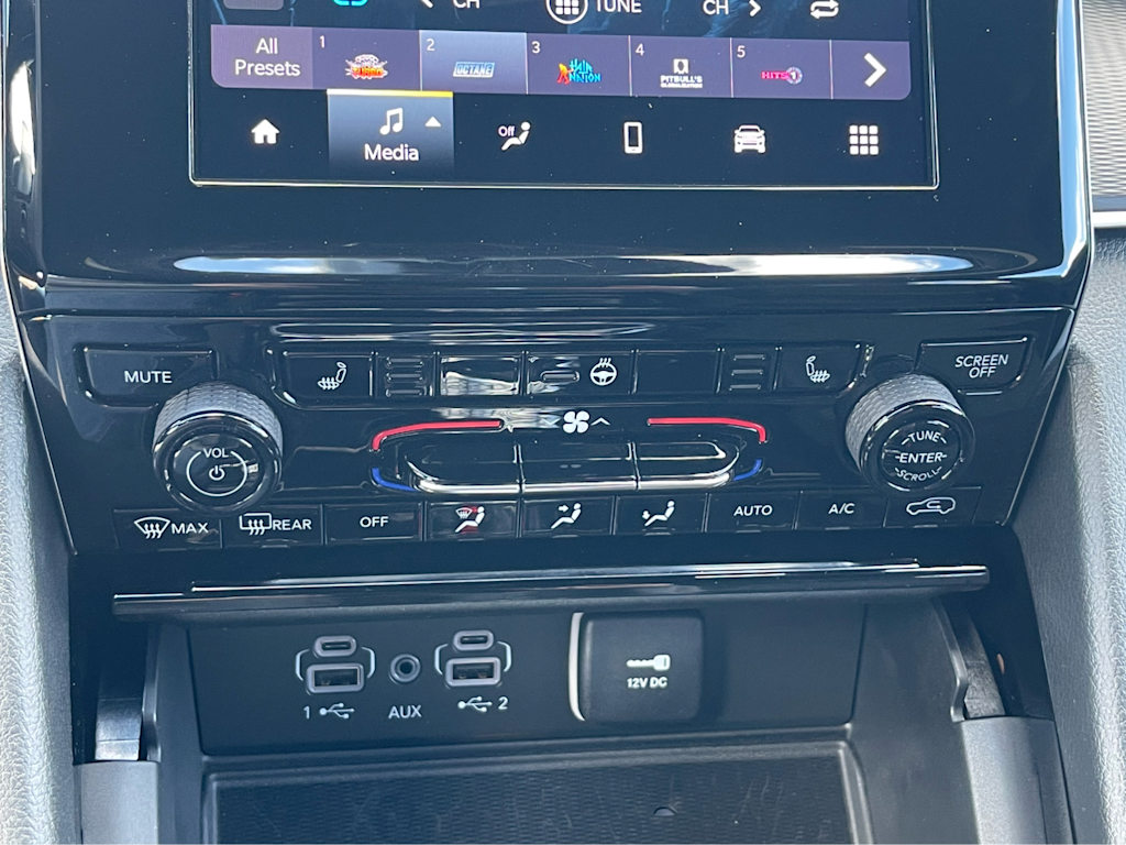 Thumbnail: 2023 Jeep Grand Cherokee - 22
