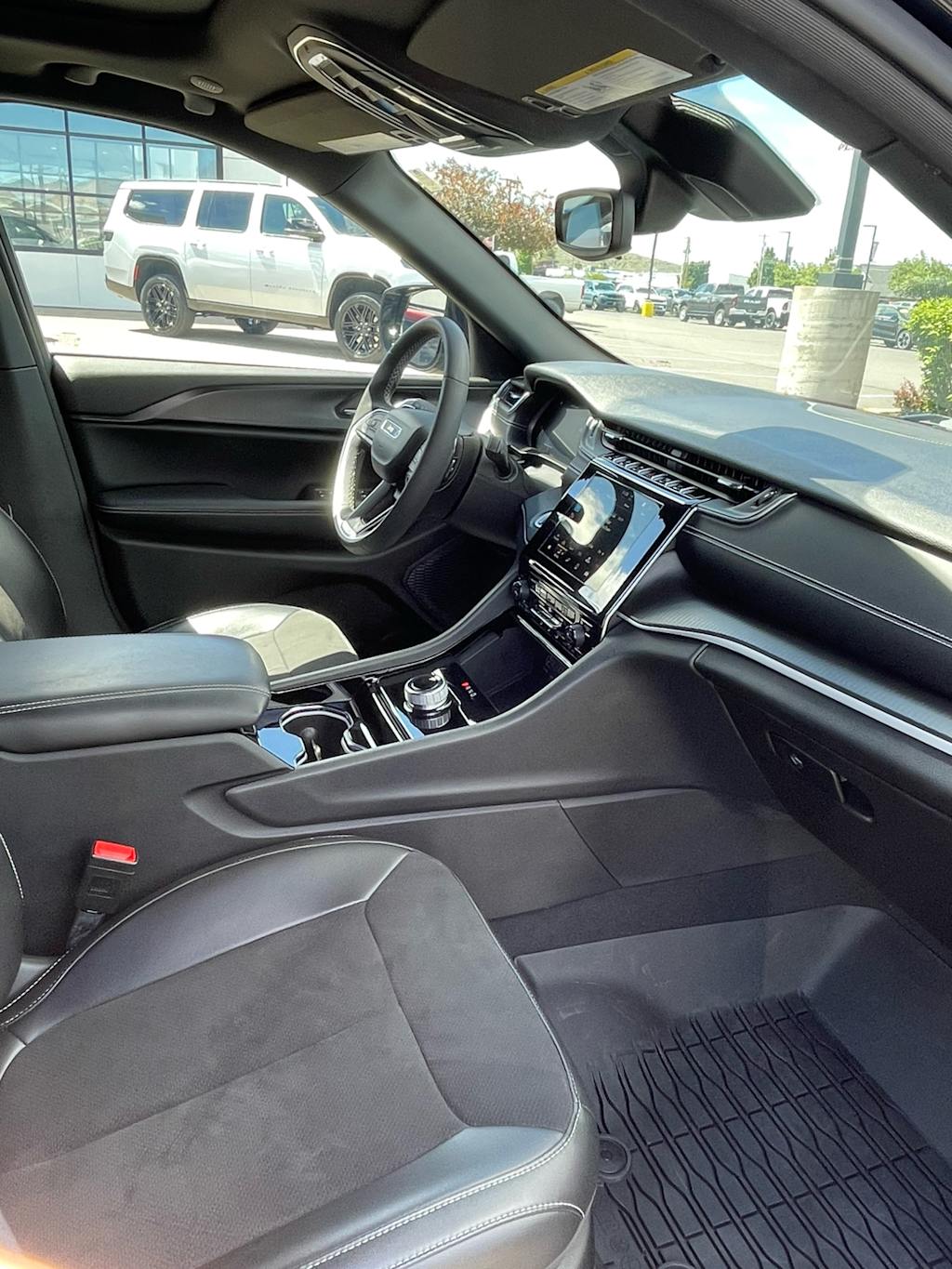Thumbnail: 2023 Jeep Grand Cherokee - 14