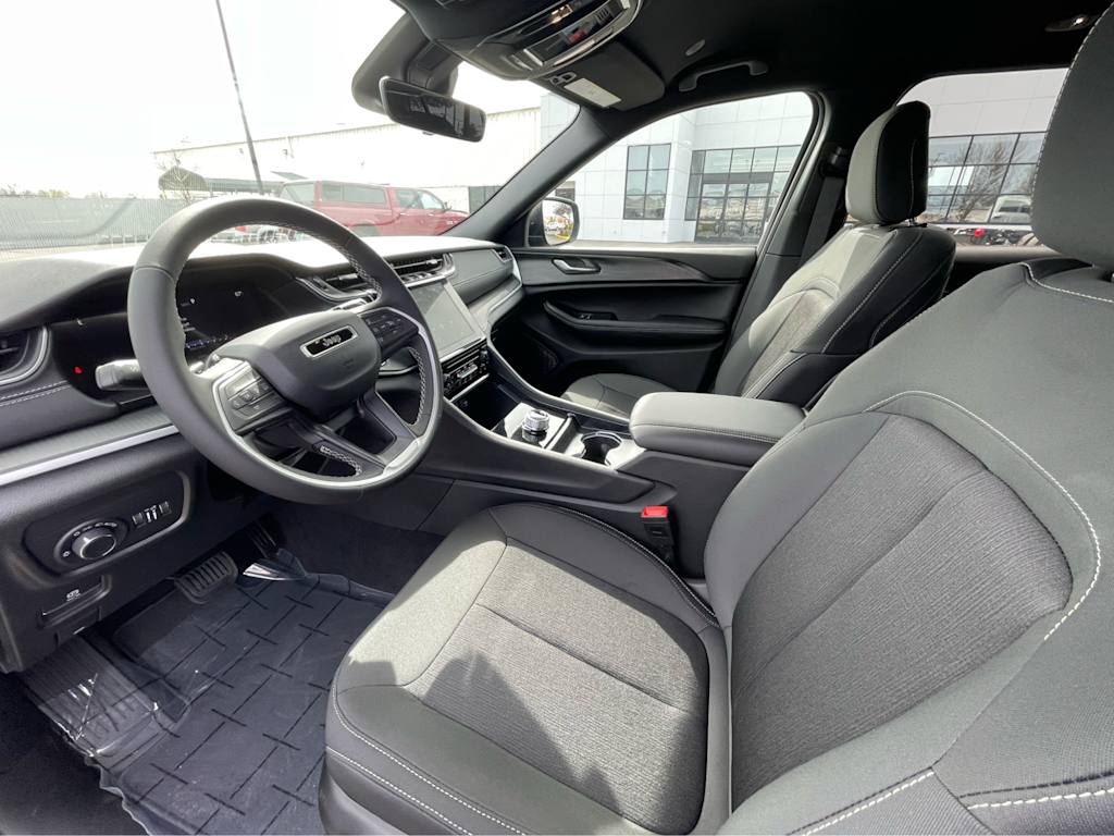 Thumbnail: 2026 Jeep Grand Cherokee - 9