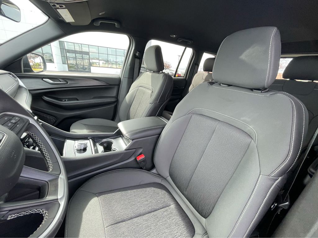 Thumbnail: 2026 Jeep Grand Cherokee - 10