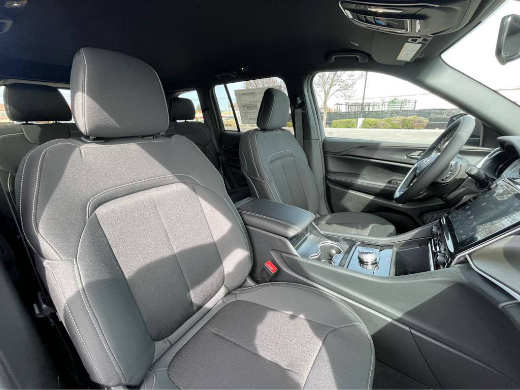 Thumbnail: 2026 Jeep Grand Cherokee - 29