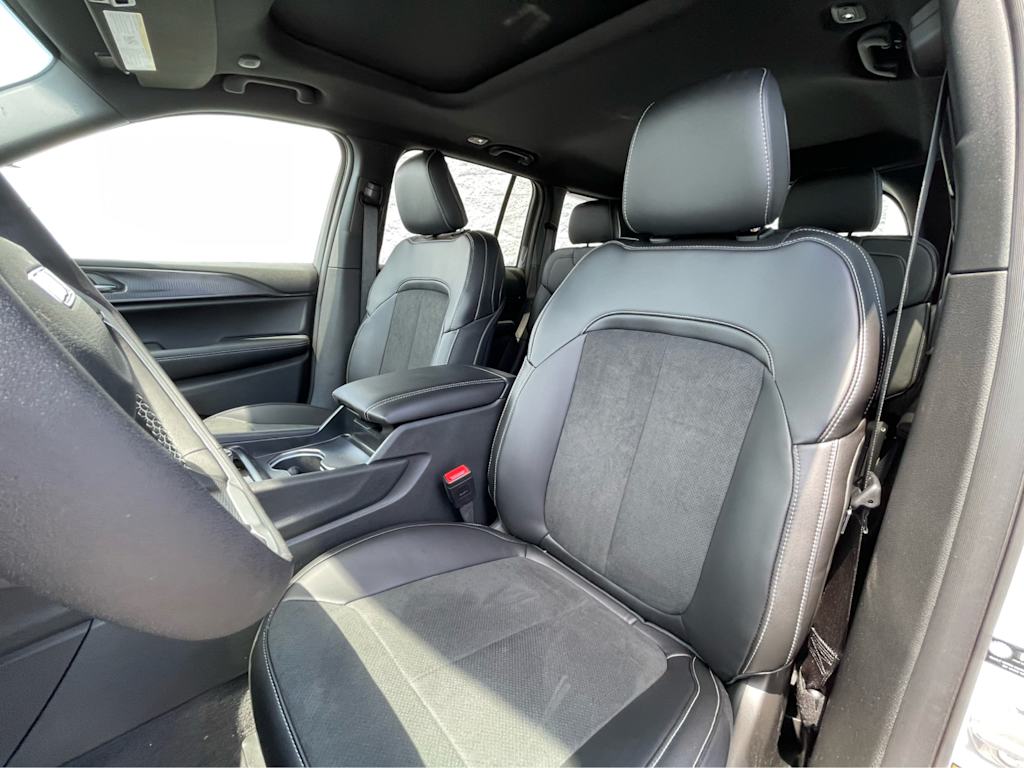 Thumbnail: 2025 Jeep Grand Cherokee - 9